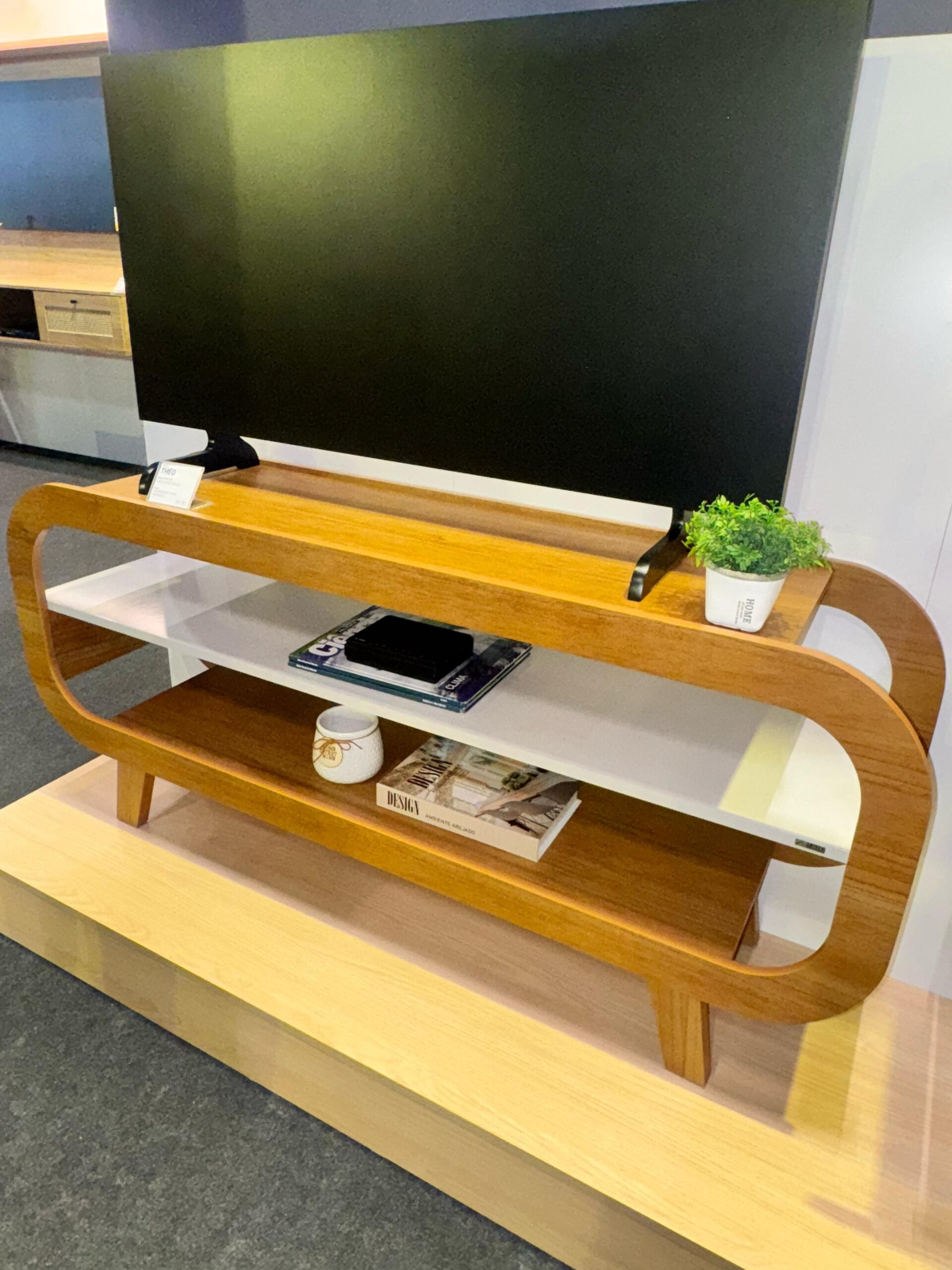 Rack até 60″ Théo Cinamono/Off White – ARTELY - Imagem 4