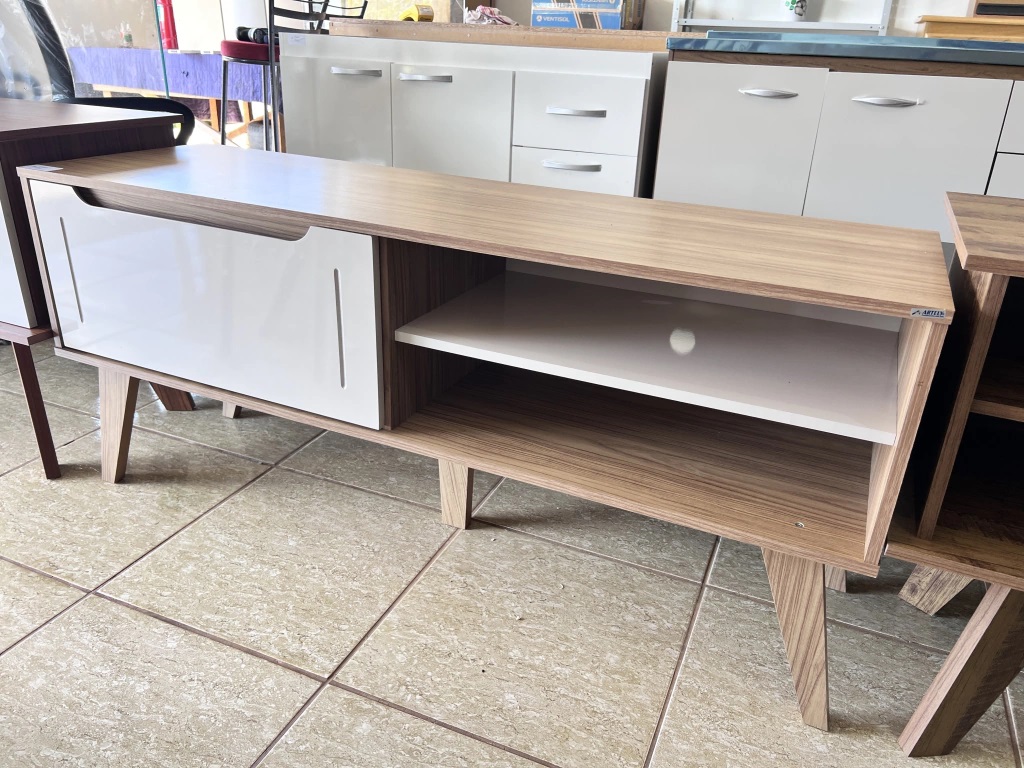 Rack até 60″ Lótus Carvalho/Off White – ARTELY - Imagem 4